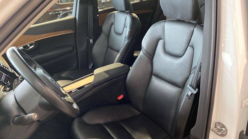 Volvo XC90 INSCRIPTION, B5 AWD, 173+10 kW - fotka 7 z 31