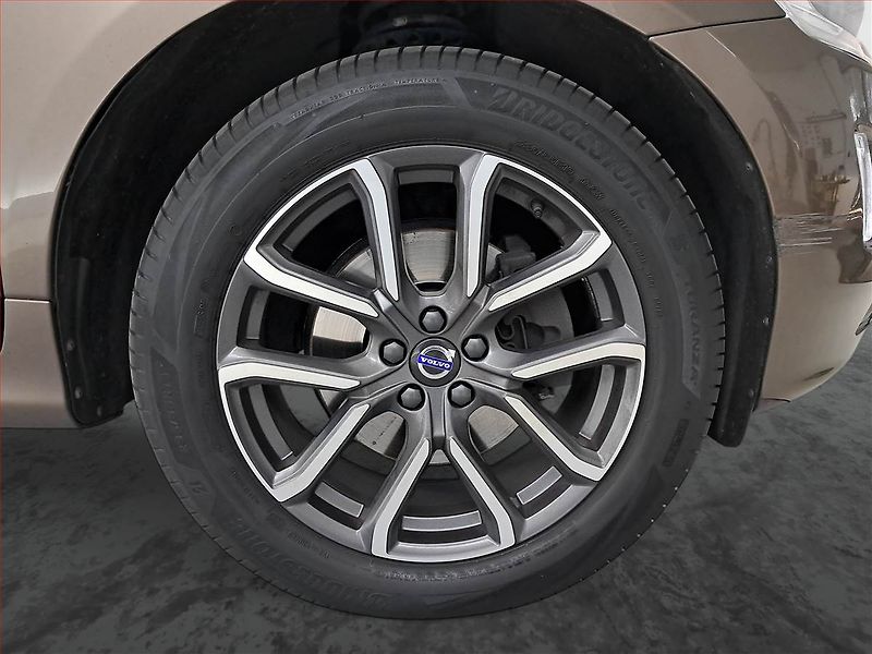 Volvo XC60 (2015) D4, 4X4, Automat, ČR,1.maj - fotka 15 z 19