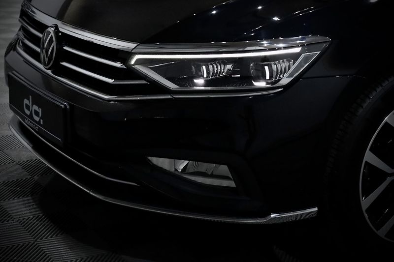 Volkswagen Passat 2.0 TSI 140 kW DSG Elegance - fotka 9 z 47