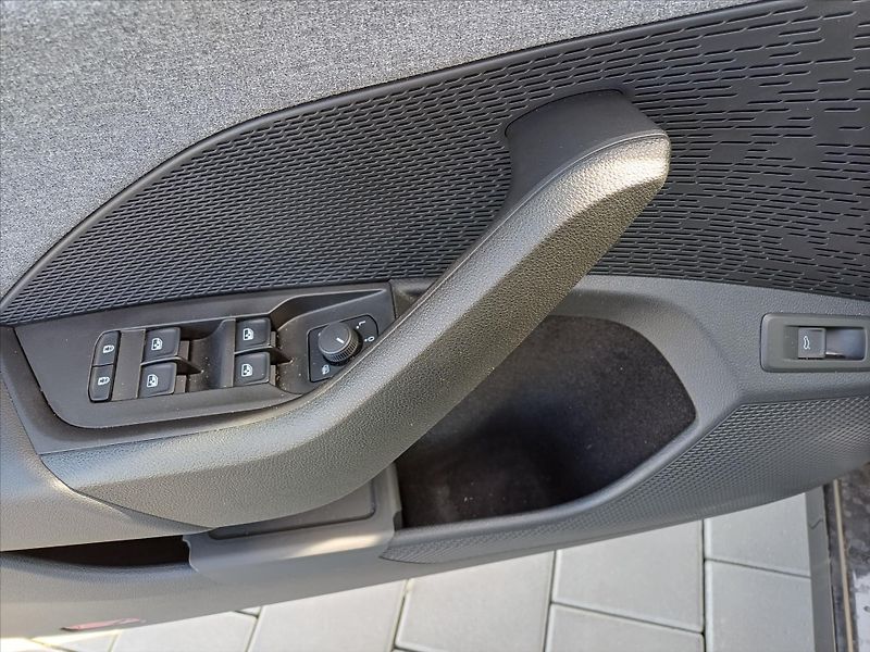 Škoda Octavia 1,5   M-HEV 110kW DSG Selectio - fotka 20 z 36