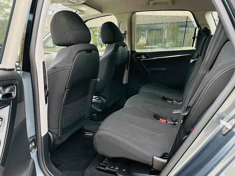 Citroën C4 Picasso 1.6i 88KW MANUÁL LED SENZORY - fotka 31 z 42