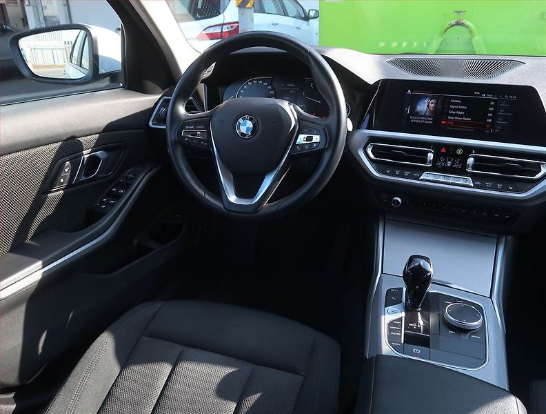 BMW Řada 3 (2021) 320 d xDrive - fotka 7 z 16