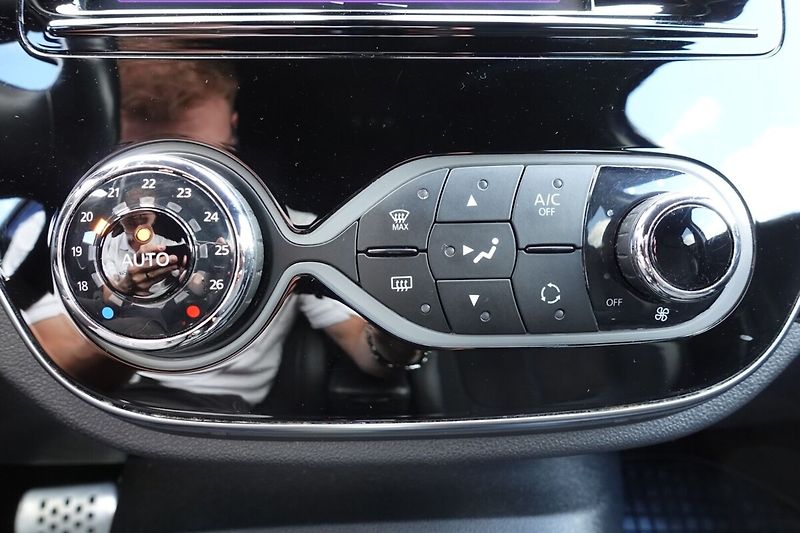 Renault Captur 1,3TCe 110kW Automat - fotka 22 z 30