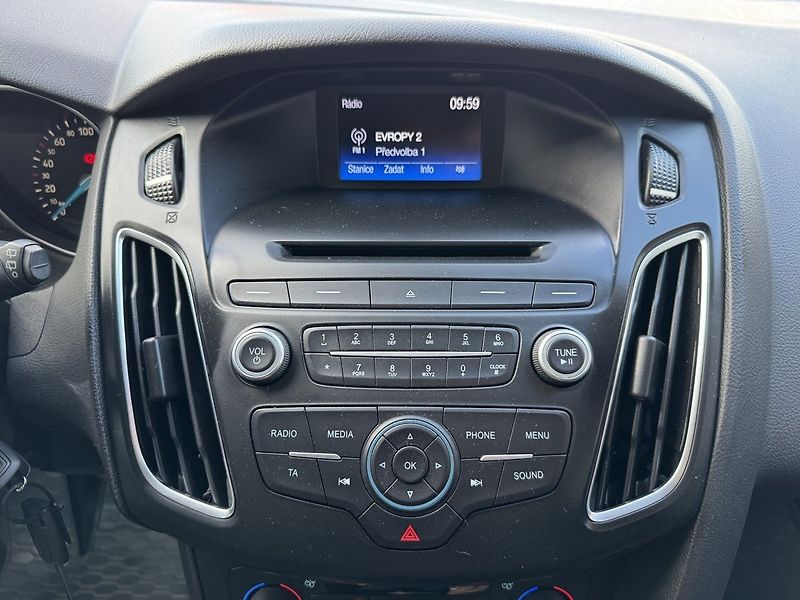 Ford Focus (2017) 1.6 Ti-VCT Digi Klima Tempomat - fotka 11 z 45