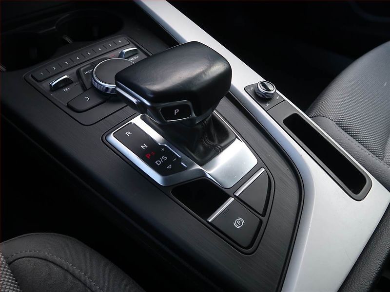 Audi A4 (2018) 2.0 TDI, Automat, Navi - fotka 13 z 16