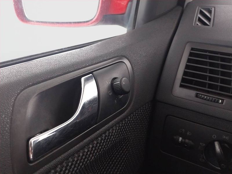 Škoda Fabia (2005) Ambiente 1.2 12V, nová STK - fotka 14 z 14