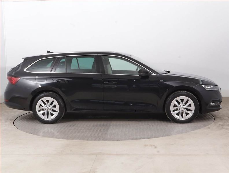 Škoda Octavia (2024) 2.0 TDI - fotka 6 z 16
