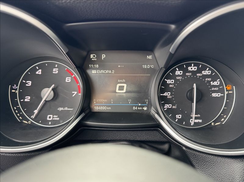 Alfa Romeo Stelvio 2,0 T 206kW Q4 AT8 ZF 4X4 - fotka 27 z 50