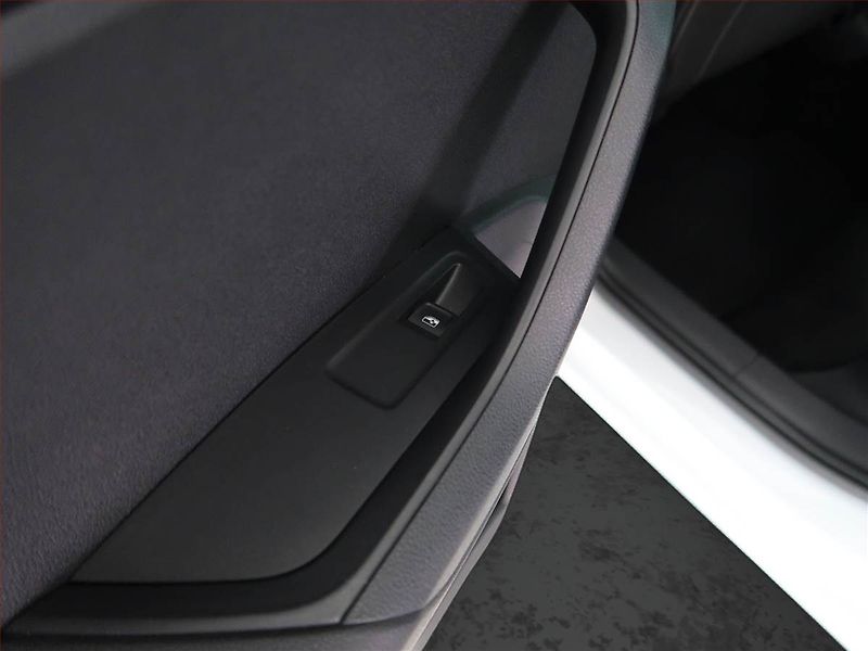 Škoda Karoq (2024) Sportline 1.5 TSI - fotka 29 z 30