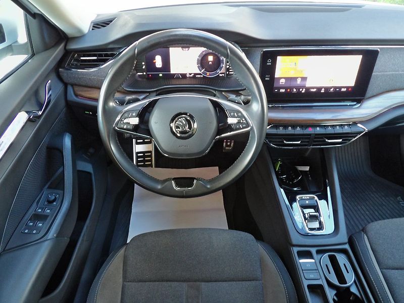 Škoda Octavia 2.0TDI Scout DSG 4x4 ČR DPH - fotka 7 z 32