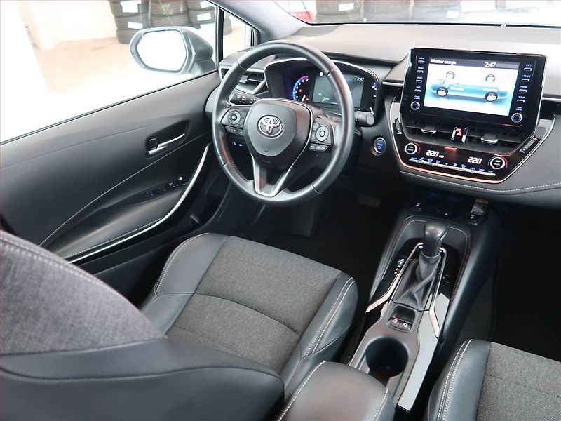 Toyota Corolla (2021) Style 1.8 Hybrid - fotka 7 z 22