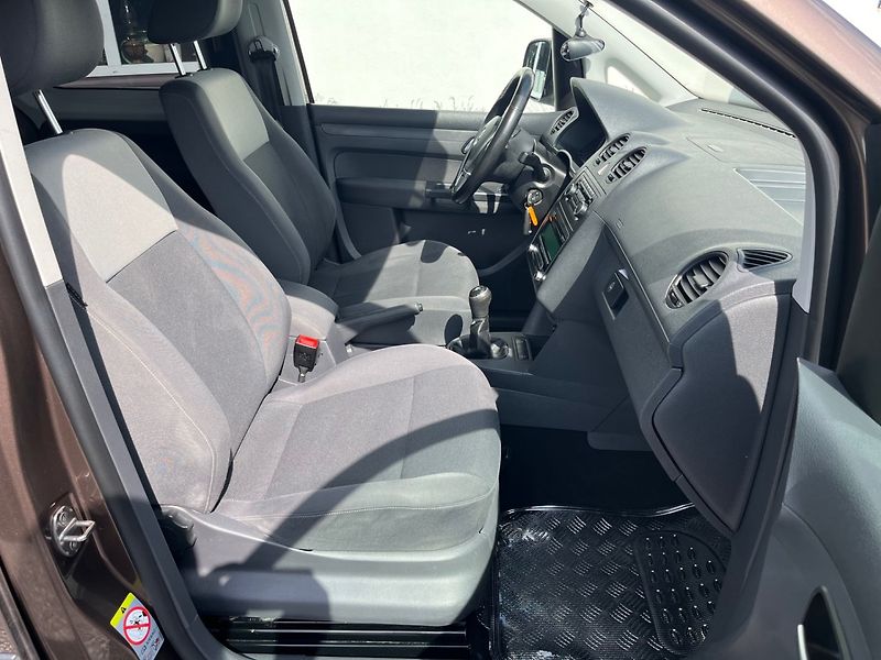 Volkswagen Caddy (2013) 1.6 TDI - fotka 13 z 24