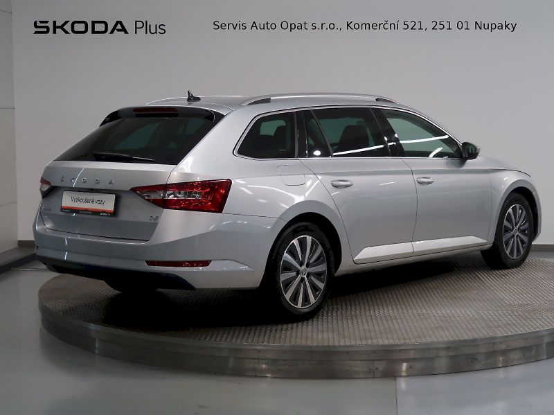 Škoda Superb (2022) iV STYLE 1.4TSI 160KW DSG - fotka 2 z 44