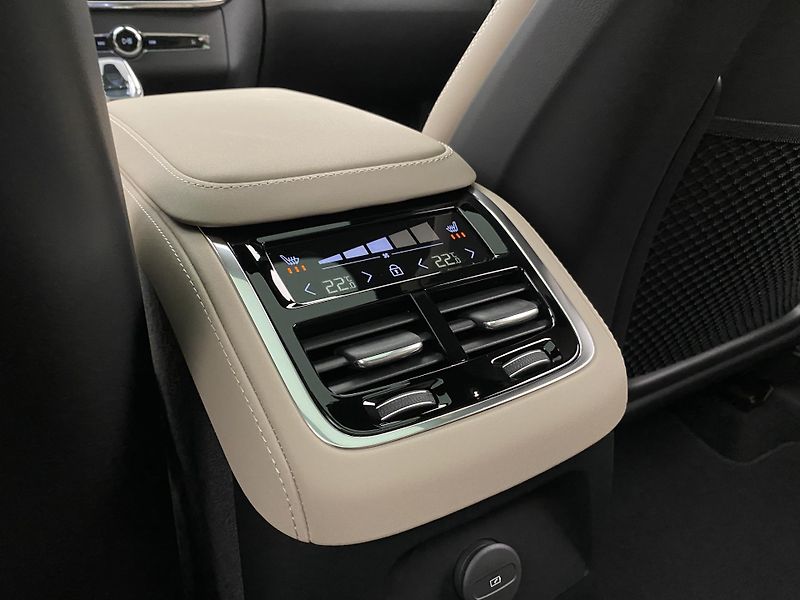 Volvo XC90 (2026) T8 AWD Plug-in BRIGHT ULTRA - fotka 76 z 77