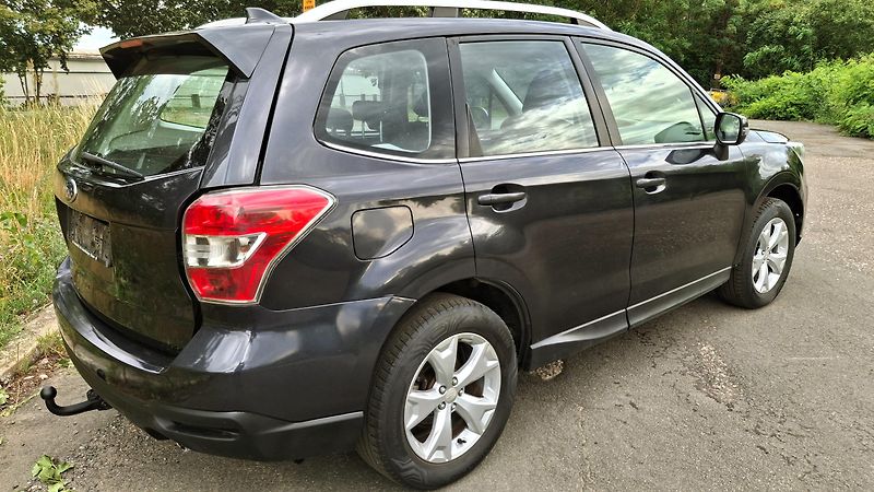 Subaru Forester 2.0 benzin 110 kw 4x4 - fotka 7 z 13