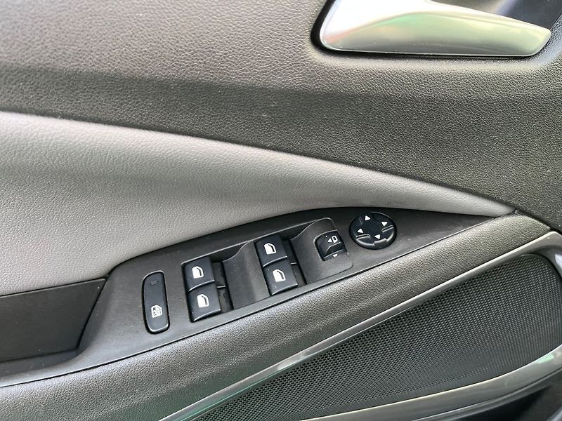 Opel Crossland X 1.2 Ultimate, Automat, Tažné - fotka 18 z 22
