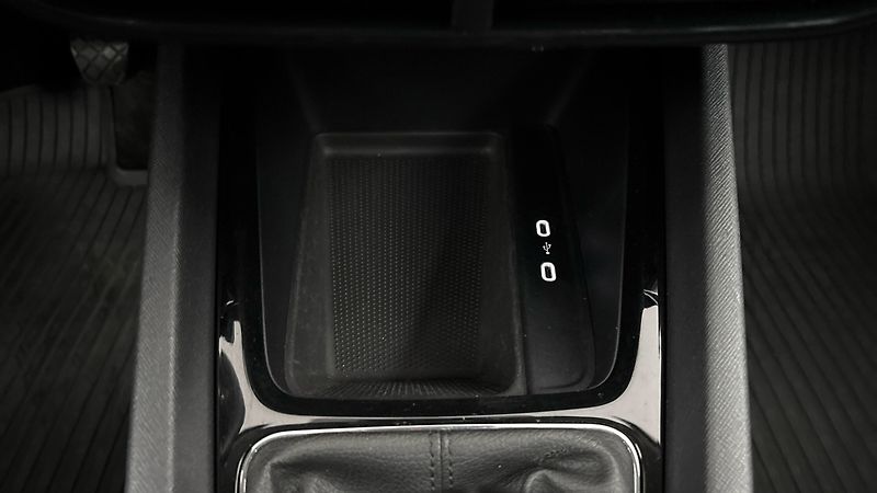 Škoda Octavia 2.0 TDI Ambition Combi - fotka 22 z 27