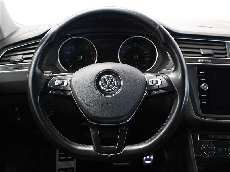 Volkswagen Tiguan 2,0 TSI 132KW DSG 1.majitel - fotka 17 z 40