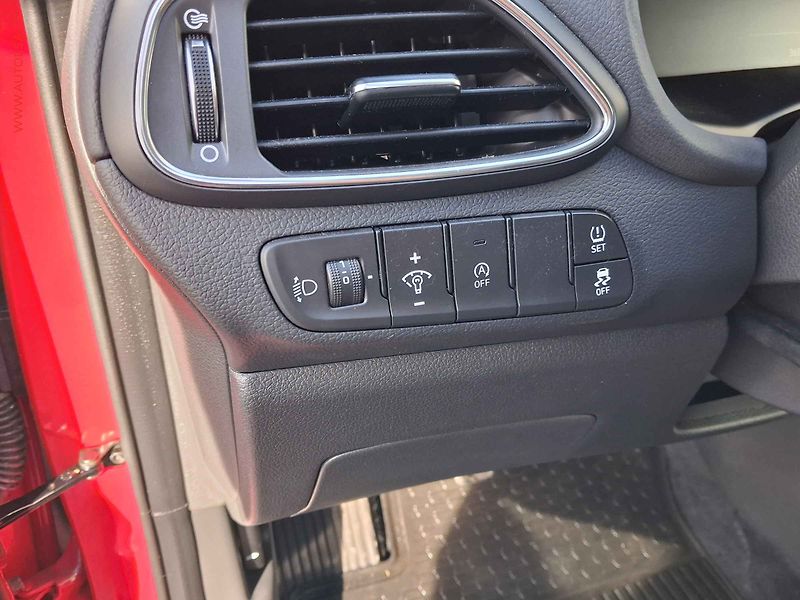 Hyundai i30 (2024) 1.5, ČR, Navi, kamera, LED - fotka 15 z 19