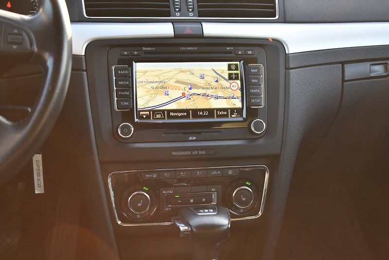 Škoda Superb 2,0 TDI SERVIS STK NOVÉ DSG! - fotka 11 z 19