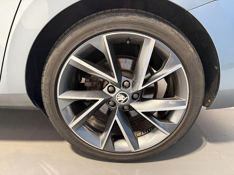 Škoda Superb 2.0 TDI 110kW SportLine - fotka 15 z 15
