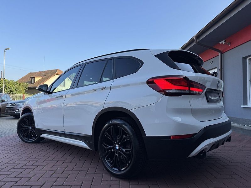 BMW X1 (2020) 2.0d Xdrive Navi 4x4 LED - fotka 2 z 50
