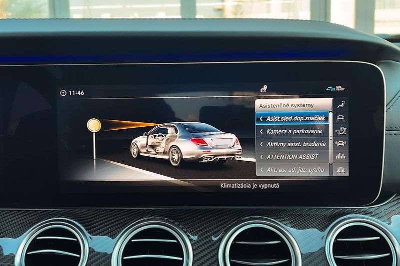 Mercedes-Benz Třídy E (2017) E63S AMG 4Matic+ V8 Biturbo - fotka 85 z 99