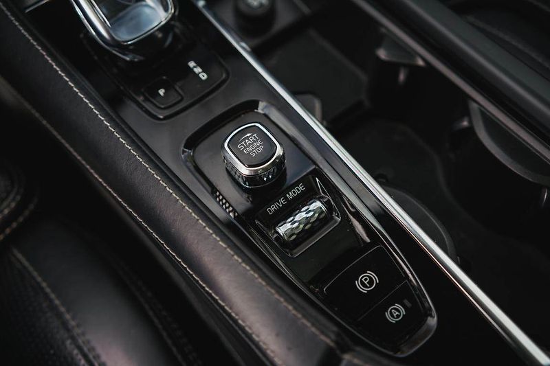 Volvo XC90 (2019) B5 AWD - fotka 23 z 28