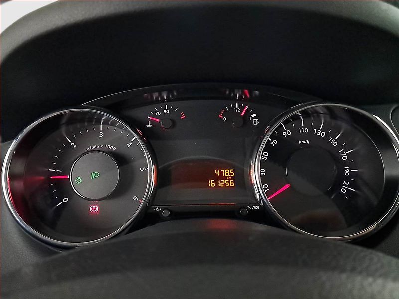 Peugeot 5008 (2016) 1.6 BlueHDi, 7 míst, Navi - fotka 11 z 22