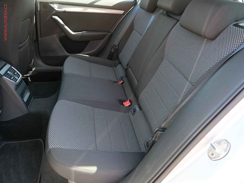 Škoda Octavia (2013) 1.4 TSi, Ambition, panor. - fotka 10 z 16