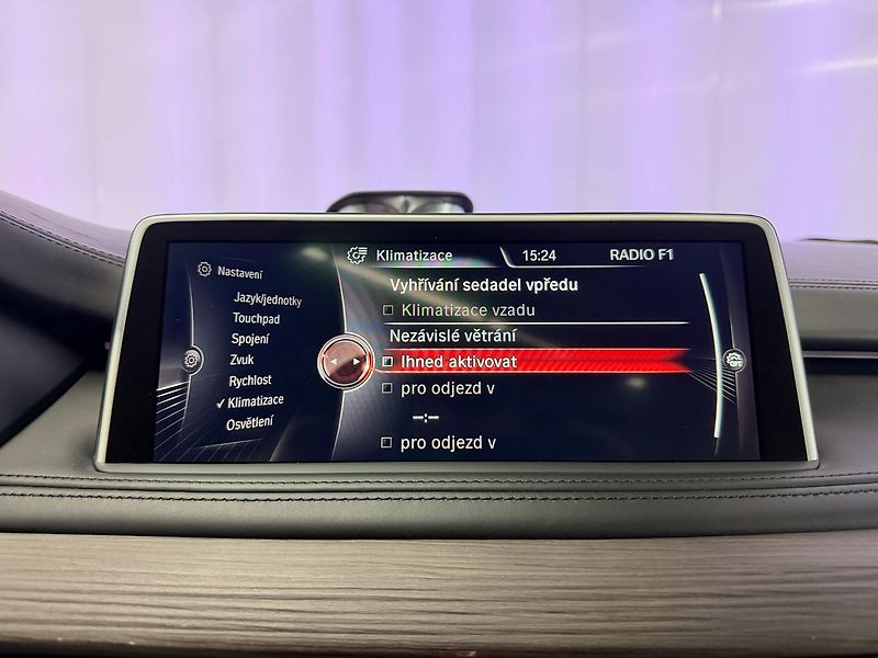 BMW X5 40d xDrive INDIVIDUAL, PANO, B - fotka 15 z 31