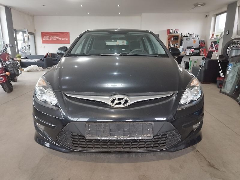Hyundai i30 (2011) 1,6I,93KW,AUTOMAT,ALU,naj.63t - fotka 2 z 27