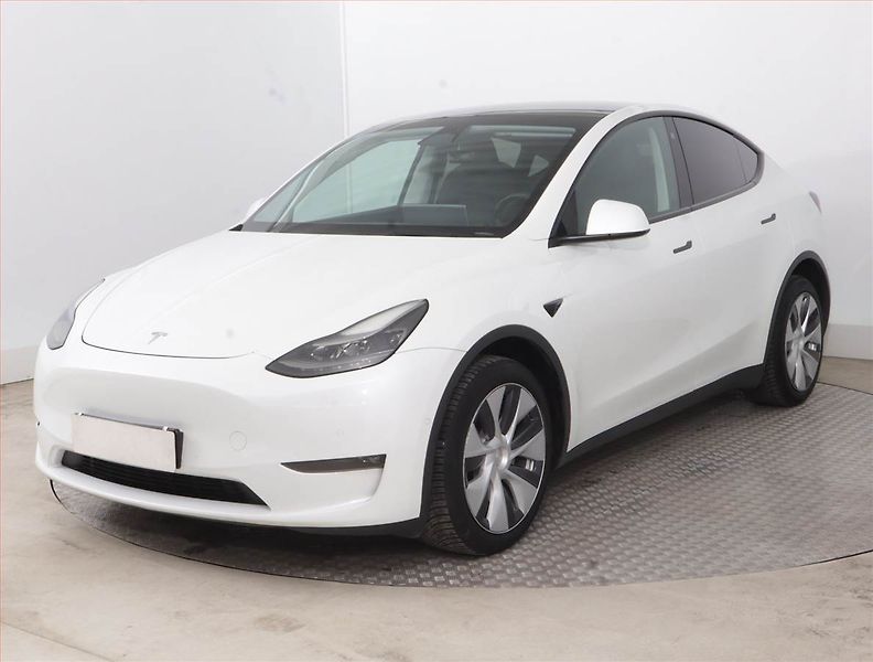Tesla Model Y (2022) Long Range AWD 79kWh, SoH 88% - fotka 2 z 21