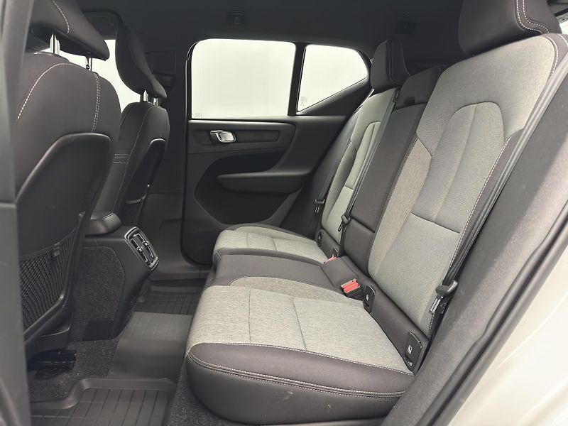 Volvo XC40 D3 MOMENTUM AUT  - fotka 6 z 46