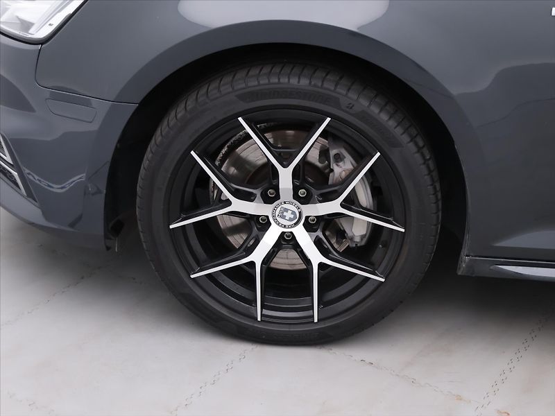 Audi A4 2,0 TFSI 185kW Quattro S-LINE - fotka 26 z 33