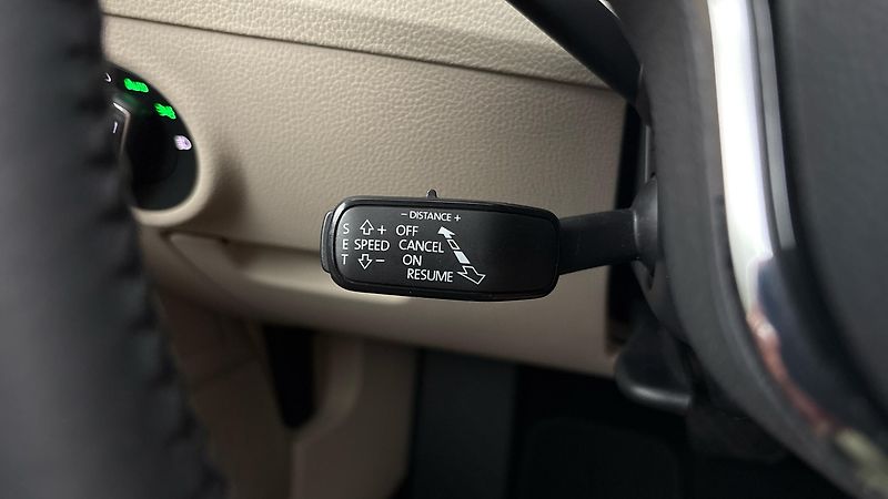 Škoda Superb 2.0 TDI DSG Style Combi - fotka 14 z 27