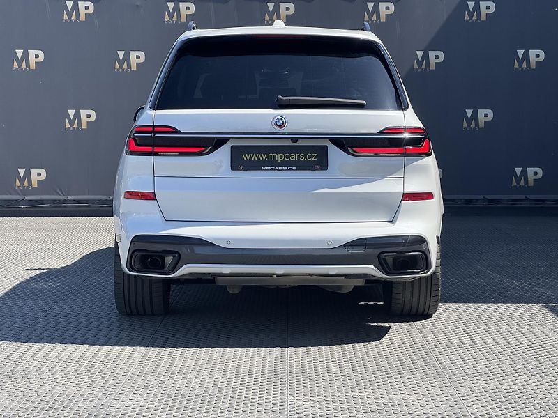 BMW X7 (2022) 40d 250kw M-Packet - fotka 10 z 60