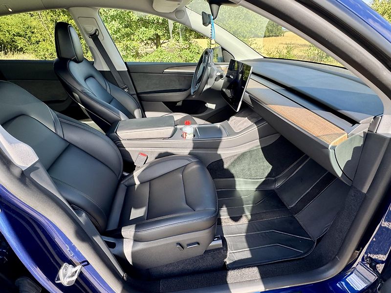 Tesla Model Y (2024) RWD. S.R. - fotka 14 z 20