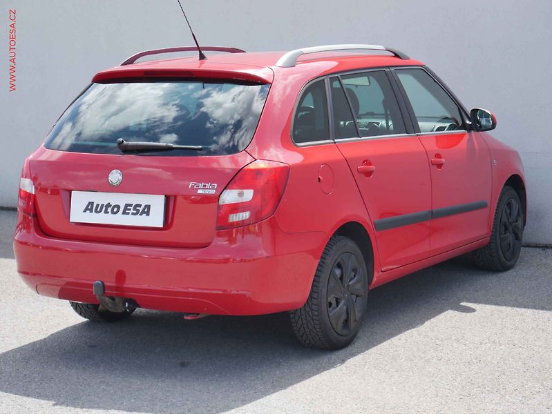 Škoda Fabia (2009) 1.6i 16V, AC, tažné - fotka 4 z 13