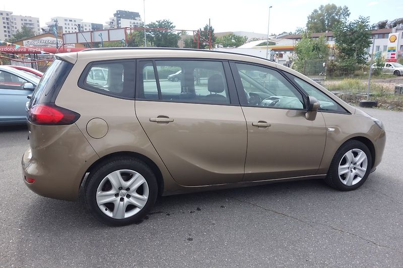 Opel Zafira 2,0DCi 96kW ČR ! 7 MÍST ! - fotka 9 z 38