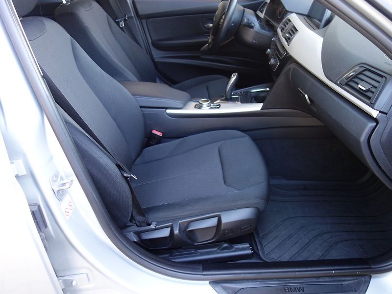 BMW Řada 3 (2018) 318d 110kW -FULL LED-DPH - fotka 25 z 42