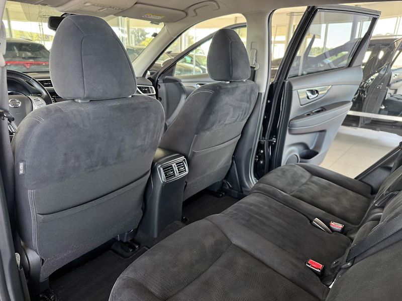 Nissan X-Trail 1,6dCi 96kW*AUT*360kam*Panoram - fotka 17 z 35