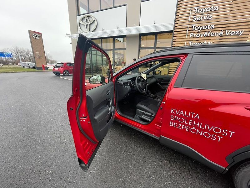 Toyota Corolla Cross 2.0 Hybrid 4x4 GR SPORT - fotka 12 z 27