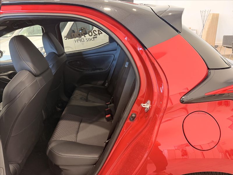 Toyota Yaris 1,5 Executive Bitone  Hybrid ( - fotka 6 z 9