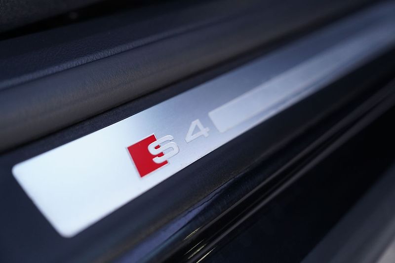 Audi S4 B7 V8 253kW/BOSE/RECARO/MAX VÝ - fotka 32 z 50