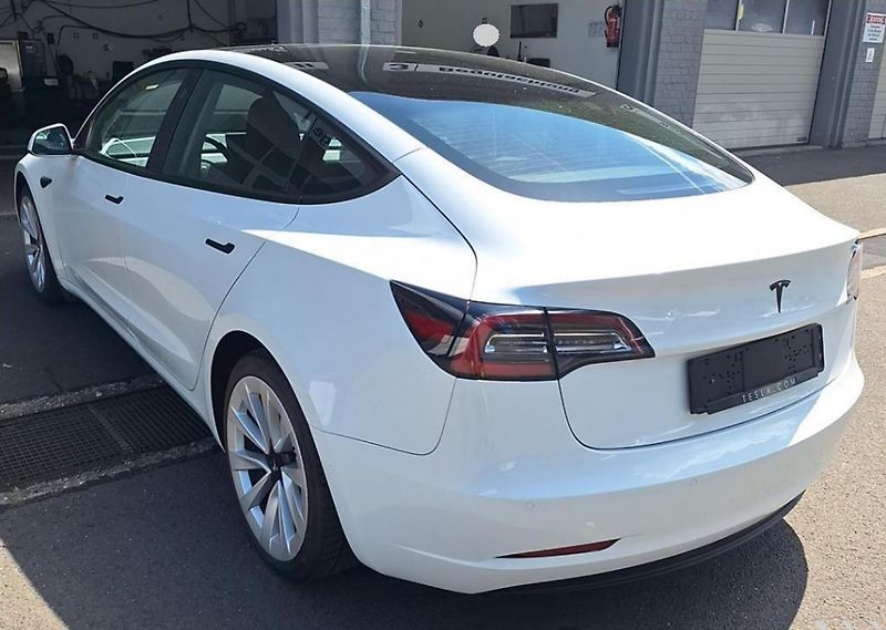 Tesla Model 3 (2021) Standard Range Plus - fotka 4 z 9