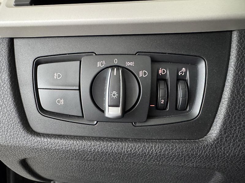 BMW Řada 3 320d 140kW*AUT*LED*Nav*El.Kufr - fotka 25 z 33