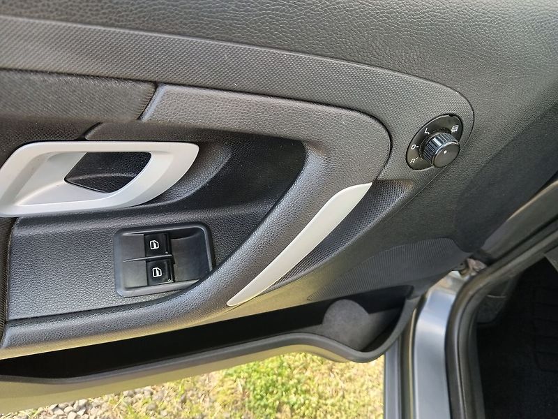 Škoda Fabia 1.4 16V Ambiente - fotka 11 z 25