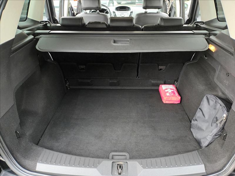 Ford Kuga 2,0 TDCi,120kw,4x4,NAVI,KAMERA - fotka 19 z 50