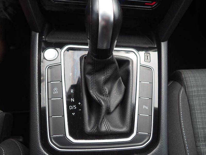 Volkswagen Passat (2020) 2.0TDI, 90kW - fotka 33 z 36